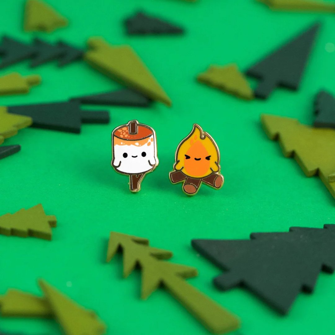 luxcups's tweet photo. Get ready to celebrate everyone's favorite sticky treat! 🔥🍡

Introducing our Campfire Cuties Earrings – mini campfire &amp; toasted marshmallow fun for your ears. No sticky fingers, just plenty of compliments! 😆✨

Get yours today! #CampfireCuties #MarshmallowMagic #EarringGoals https://t.co/PPL9AouEoB