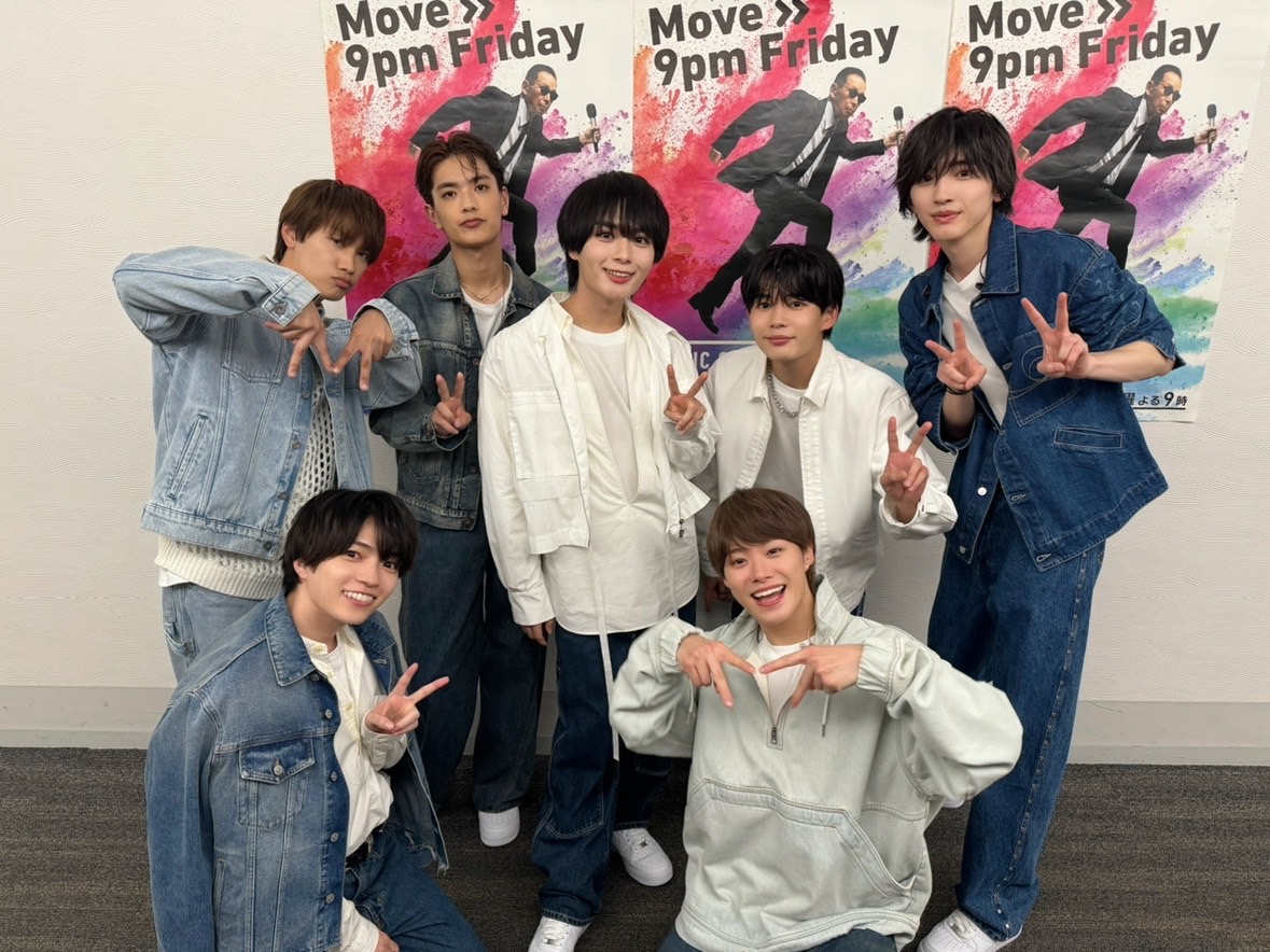 Mst_com's tweet photo. 【#Mステ】 

このあとは #なにわ男子👏

#大西流星 主演の映画主題歌
「コイスルヒカリ」をTV初披露💌🫣

💬コメント
🧡大西さん「爽やかなメロディーと可愛くキャッチーな振り付けに注目していただきテレビの前のみなさんにキュンキュンしてほしいです！」

❤️西畑さん「『コイスルヒカリ』を歌って踊る、なにわ男子に恋しちゃってください！全力で頑張ります！」

🩷道枝さん「今回の曲はすごく夏らしいロック調の爽やかな曲です！」

💜高橋さん「全力で楽しみまーす！！」

💛長尾さん「コイスルヒカリを披露させて頂くということでコイスル笑顔をお届けします笑」

💙藤原さん「是非、サビの振り付けやキュンキュンできる歌詞に注目してほしいです！」

💚大橋さん「見どころは手でスマホを作ってスワイプするところです！現代の要素を取り込んだダンスなのでそこが見どころです！」

#ウラステ 本番前に😘✨📷