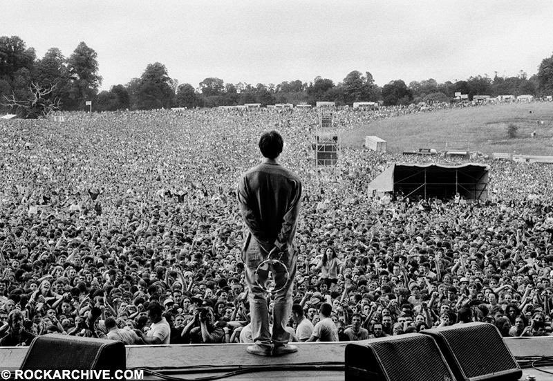 oasiscentral_'s tweet image. Is Liam Gallagher the greatest front man ever?