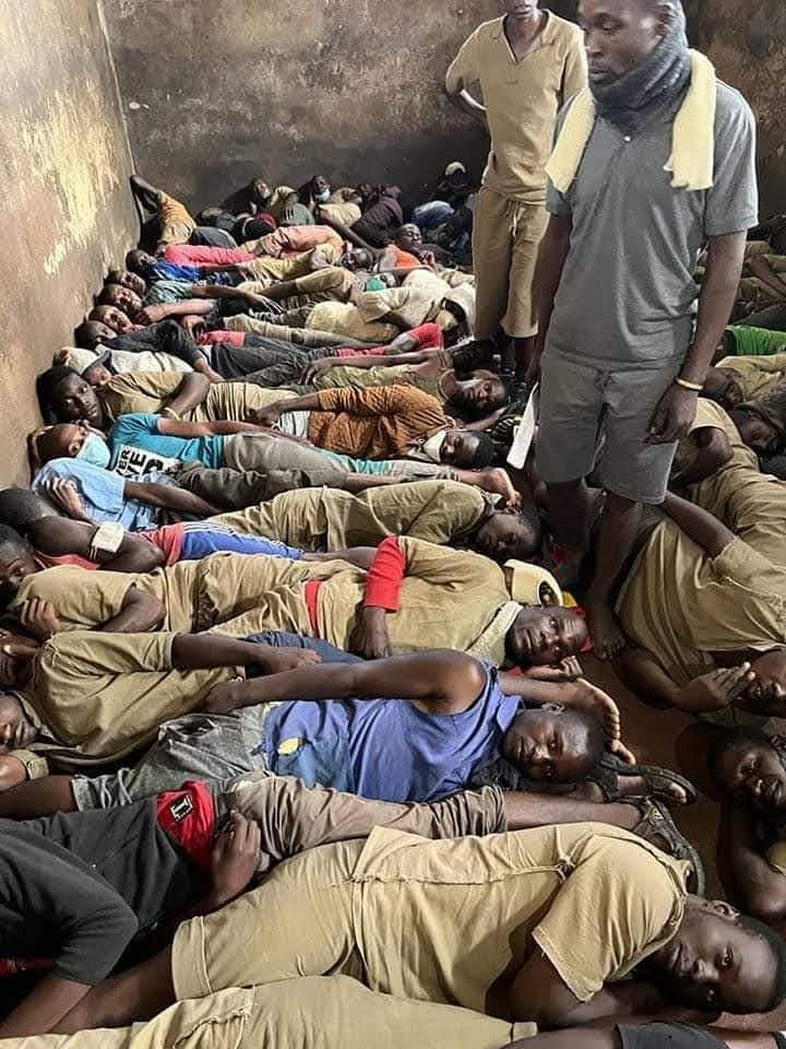 NalwaddaHarima4's tweet photo. @Parliament_Ug @Thomas_Tayebwa This is to all Ugandans It's time to take a stand against wasteful spending! All parliamentary sittings must be productive,not a drain on taxpayer's resources Intern doctors are on streets because wasted money does not pay for internships
#EmployDoctors
#StopCorruption https://t.co/e4pmMCKn3A