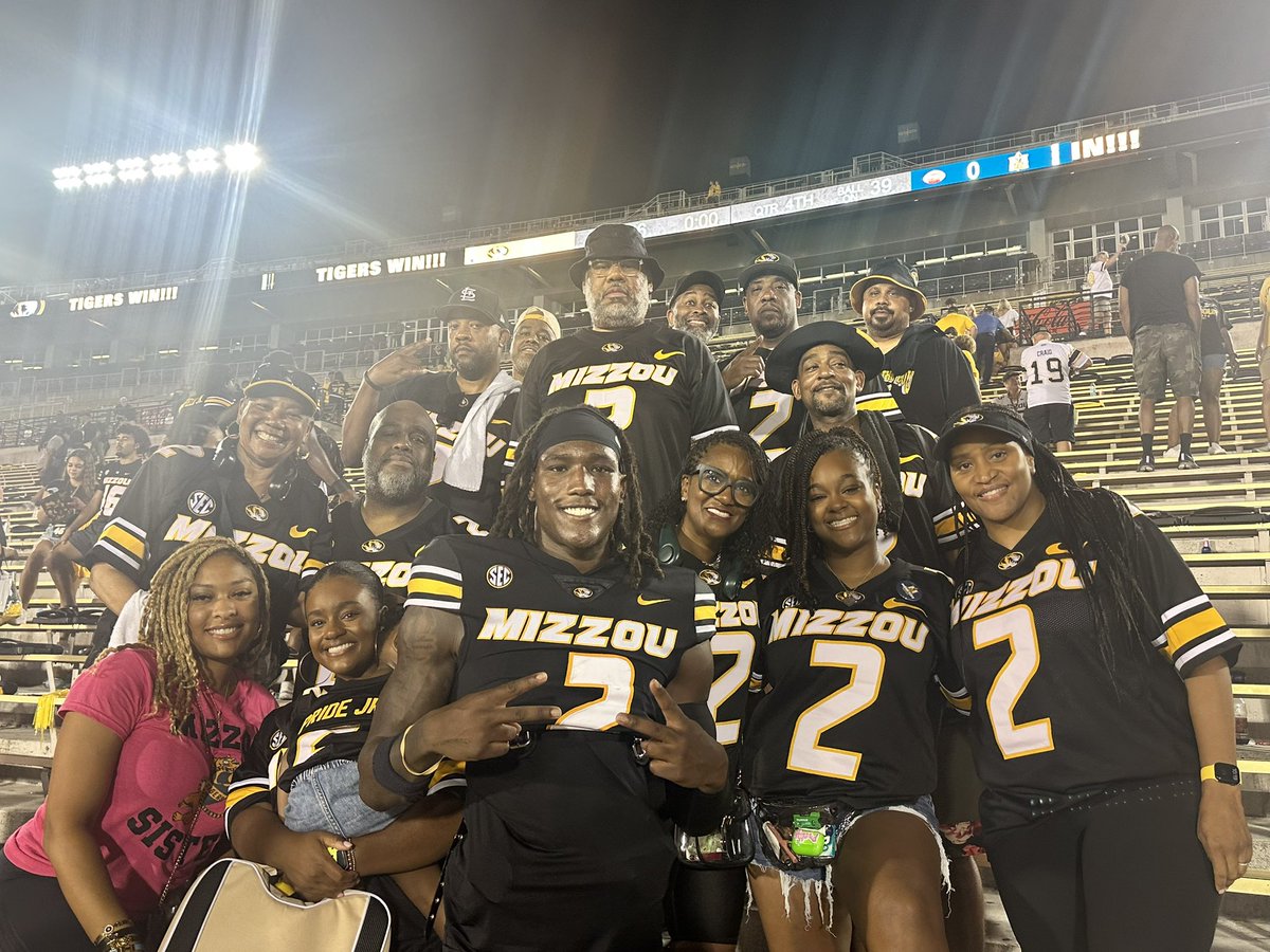 Nothing like being home. 💛🖤<a href="/toriano2x/">Toriano Pride Jr.</a>