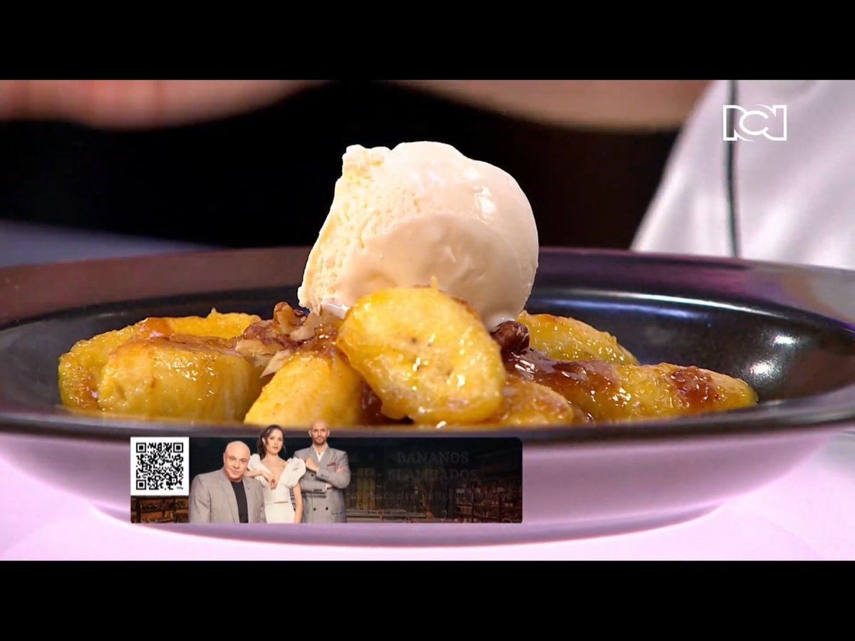 DrBananaGarcia's tweet photo. Nada más bello que ver a la chef @adria_amms  cocinando con bananos. 
Bueno quizá si la gente deja de llamar plátanos a los bananos y viceversa. 

#materchefcelebrity
#MasterChefCelebrityCol 
#MasterChefCelebrityColombia 

P̵l̵a̵t̵a̵n̵o̵s̵
 #platanonoesbanano #plantainisntbanana #adriachef @CLAUDIABAHAMON