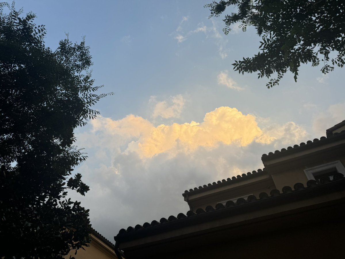 培养心流的方法，深度阅读

找一本名著开始阅读，关掉手机，泡一杯茶，慢慢的咀嚼每一个段文字，时不时停下来记几笔遐思，让思考的痕迹流淌在纸上。

一小时后，会发现能量满格，不急躁，呼吸平静，头脑清晰。