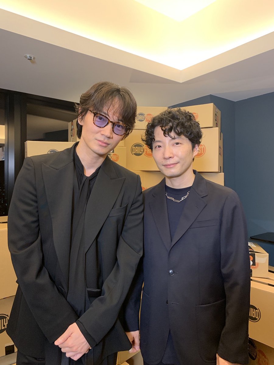 ハッピーフライデー⚡

『#ラストマイル』
公開から１週間。
たくさんの感想やメッセージありがとうございます✨

１マイルめ、２マイルめ、３マイルめと、何度見ても新たな発見がある映画になってると思います😆🍈

伊吹＆志摩をぜひ劇場で‼️

#MIU404 
#綾野剛
#星野源