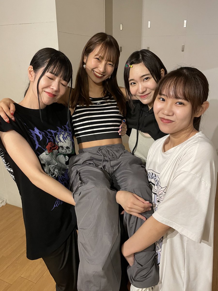 shippu_runbu's tweet photo. 今日がお誕生日の海音みこと、おめでとう🥳❤️

#疾風RUN舞 最後の練習でした✊🏻
ここまでみんなで沢山ぶつかって乗り越えてきた
リハーサルの時間がもうないと思うと
寂しい気持ちもありますが、
明日明後日 最高の2日間にします。

最後まで、疾風のように駆け抜ける私たちを
見届けてください🌪️🌪️

#今日のしぷちゃ
#シップウランブ