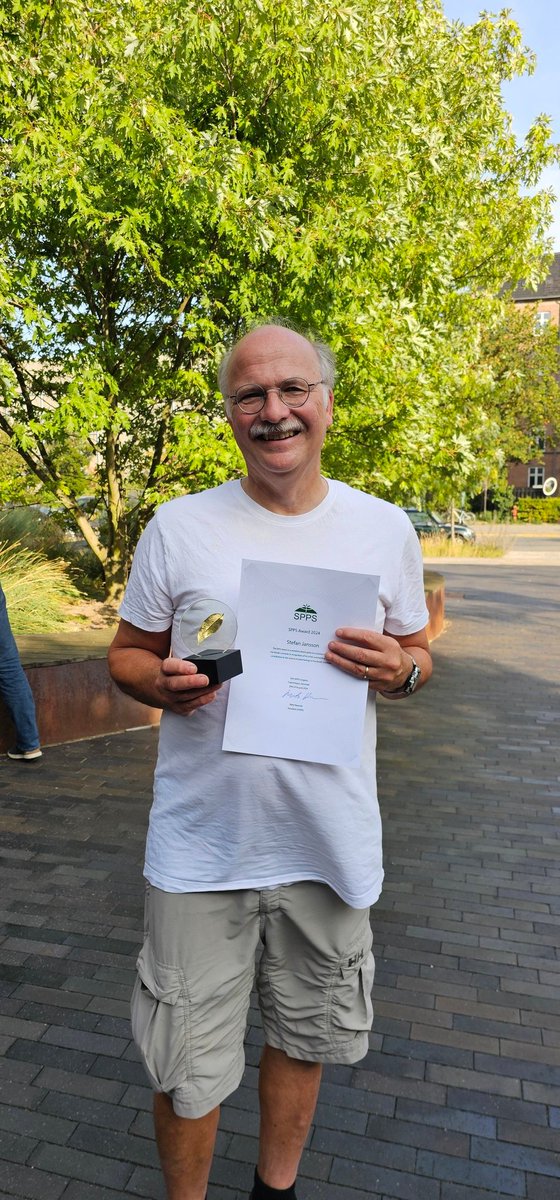 Scandinavian Plant Physiology Society - SPPS (@plantspps) on Twitter photo Yesterday, Stefan Jansson received the SPPS prize for his outstanding contributions to plant science in the Nordic countries! Congratulations, Stefan!
<a href="/UmeaPlantSci/">Umeå Plant Science Centre (UPSC)</a> <a href="/umeauniversitet/">Umeå universitet</a> Yesterday, Stefan Jansson received the SPPS prize for his outstanding contributions to plant science in the Nordic countries! Congratulations, Stefan!
<a href="/UmeaPlantSci/">Umeå Plant Science Centre (UPSC)</a> <a href="/umeauniversitet/">Umeå universitet</a>