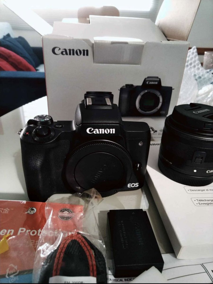 _burnsoficial's tweet photo. Bom dia amigos, tudo bem? Estou vendendo essa câmera aqui, é uma Canon EOS M50. Pouquíssimos cliques. Estou pedindo 3500 reais, negociáveis! 

Qualquer dúvida me chamem e RTs são muito bem apreciados! https://t.co/H03jDO86qV