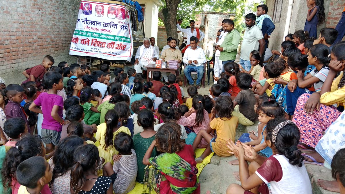 JAVEDANSARI_JAM's tweet image. मेरे जन्मदिवस के उप्लक्ष्य में आप सबके प्यार और आशिर्वाद,साथ और सहयोग से आज रसड़ा बलिया क्षेत्र के सिसवार खुर्द,सुल्तानपुर, कंमतैला,अठिलापुरा एवं छितौनी में बहुत ही शानदार कार्यक्रम हुआ जिसमें करीब 1570 बच्चों को अपने तरफ से शिक्षण-सामग्री देकर समाज मे शिक्षण जागरुकता फैलाया गया