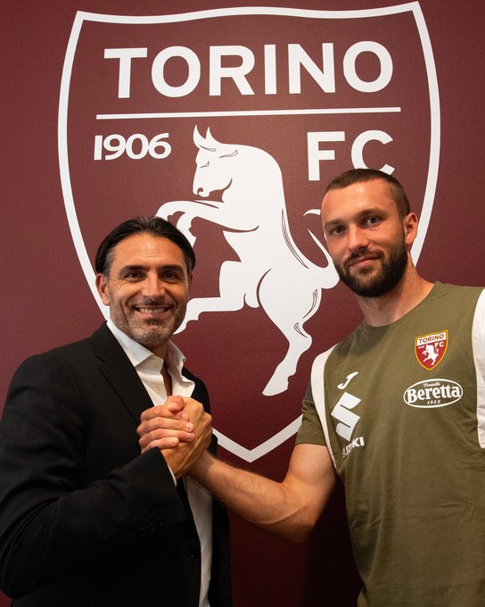 VFeuillette75's tweet photo. ๐ดOFFICIEL : Le Torino a bien annoncรฉ tรดt dans la matinรฉe les signatures de Guillermo Maripรกn et Sebastian Walukiewicz qui viennent ainsi renforcer la dรฉfense grenate. L'arrivรฉe de Teden Mengi, dernier dรฉfenseur du mercato turinois, est imminente comme rรฉvรฉlรฉe par @Santi_J_FM. https://t.co/joytysFDm3