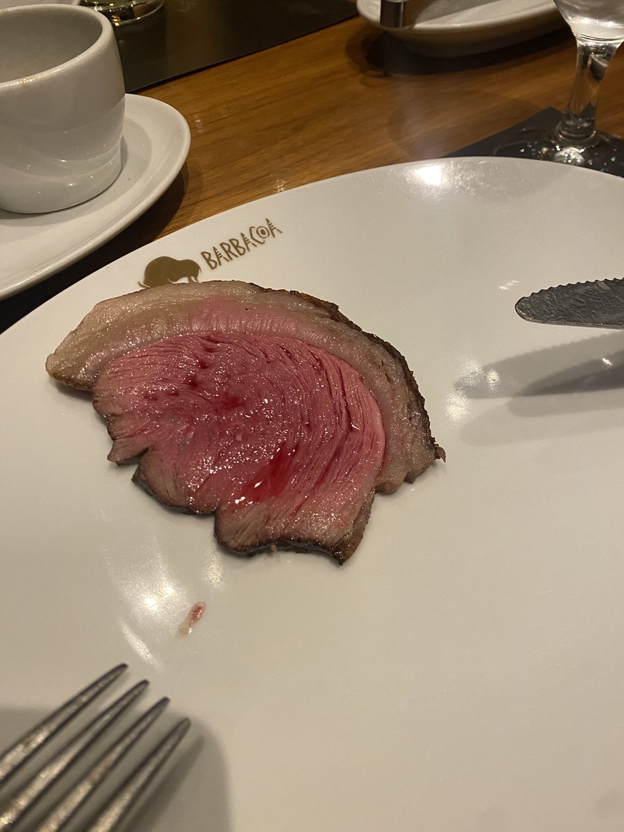 この最後の一切れが食えないくらいにお腹ぱんっぱん。シュラスコなめてた…