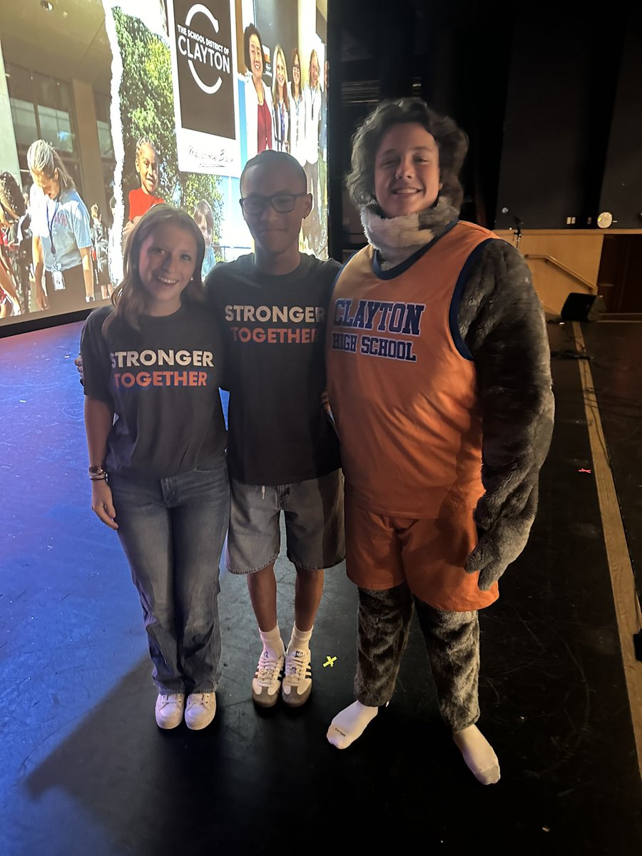 ClaytonSupt's tweet photo. Stronger Together! Zoom in to see the amazing 500+ Clayton staff members-our champions that make a positive difference every single day! @CHSGreyhounds #claytonexperience https://t.co/oFT6YlIhDU