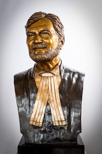 Ant_Robitaille's tweet photo. RETOUR DE #LHSLC à @QubRadio en balado: 

«Le Juge en chef Wagner a déjà son buste: étrange histoire!»

La chronique constitutionnelle de @Taillon_Patrick 
https://t.co/8zfgYt9C5S https://t.co/AGGmw7LV48