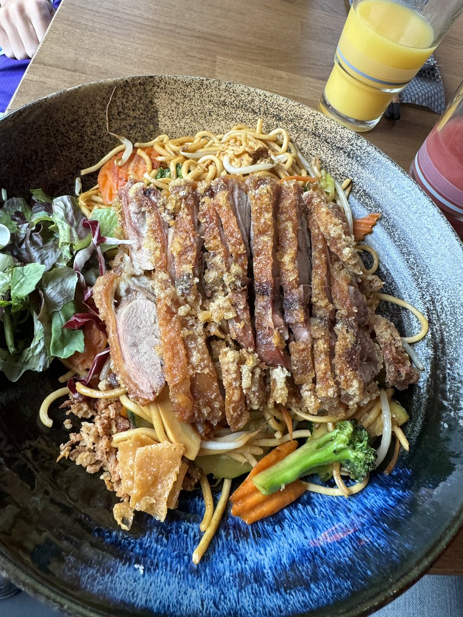 JulianCoM tweet media