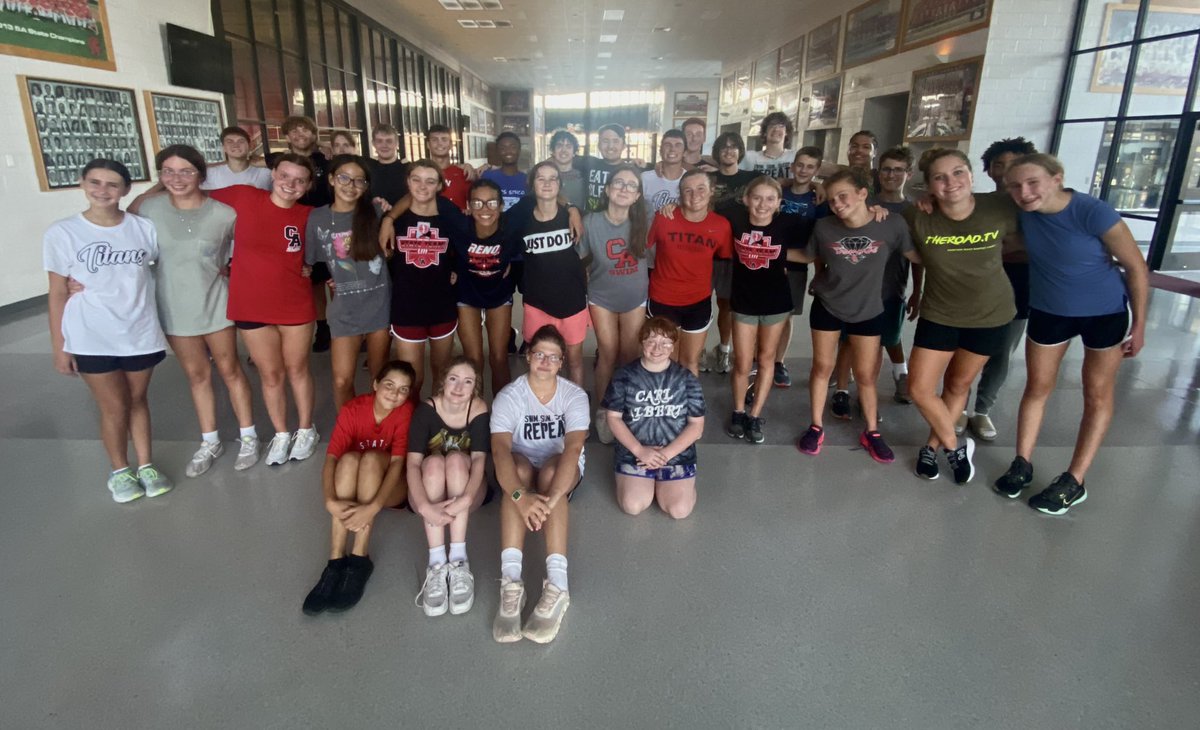 EAGLE_SWIMDC's tweet photo. Absolute warrior week for Family 54! #SwimBuilt #DontMindUs 🤫 https://t.co/8KBvjOseyd