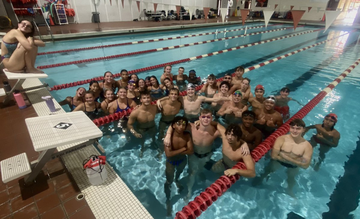 EAGLE_SWIMDC's tweet photo. Absolute warrior week for Family 54! #SwimBuilt #DontMindUs 🤫 https://t.co/8KBvjOseyd