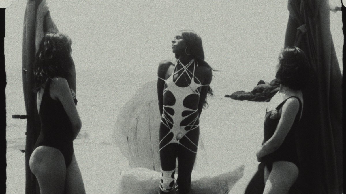 HOLDING BACK THE TIDE, a new hybrid doc set in New York City, urges viewers to "reconsider the oyster." #ScienceAndFilm spoke with director Emily Packer 🦪scienceandfilm.org/articles/3643/…