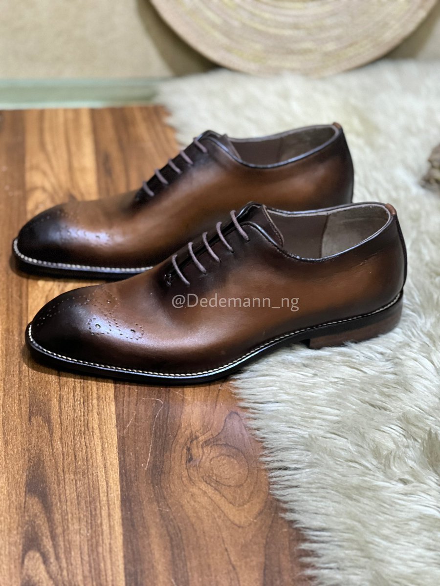 Dedemann_ng's tweet photo. HERE WE GO again with this epitome of beauty, class, style and elegance from the Marek wholecut Oxford. With a touch of Patina to give it that perfect touch from the best craftsmen for a perfect gentleman 
Available in size 40-46
Price-₦60000
Contact details in bio https://t.co/Rtf9PlI9p2