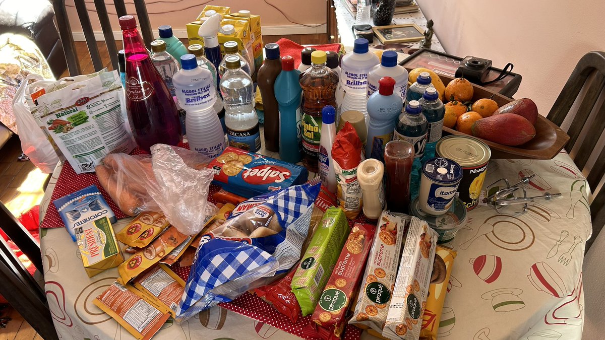 ahfemaria's tweet photo. alguém me explica como 10 itens naturais viraram uma compra de 183 reais?! Não tem condições essa realidade mais! https://t.co/xatZWBP52I