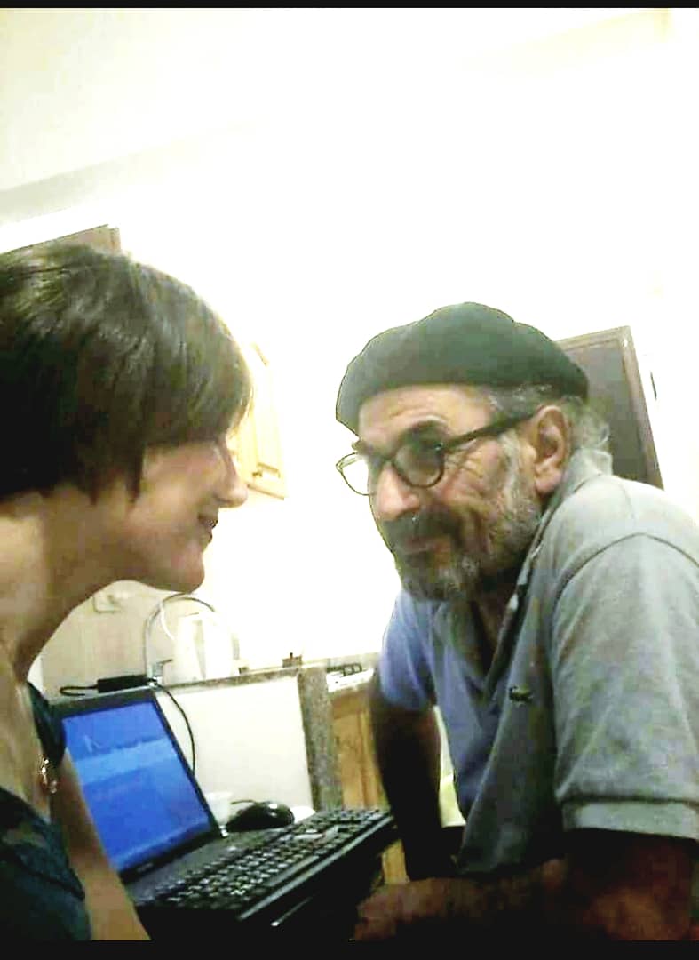 Ehmedehuseyni's tweet photo. Li wir bimîne!!
Weke ku tu sirûda birîna min bî,
Weke ku tu tofana girîna min bî,
Bi çavên dilê xwe li pêlvedana sînga min binêre!
Û rihê min, di nav agirê destên xwe de, wek ku pinpinîkek be, bisotîne!! https://t.co/nnnEB0YmtV