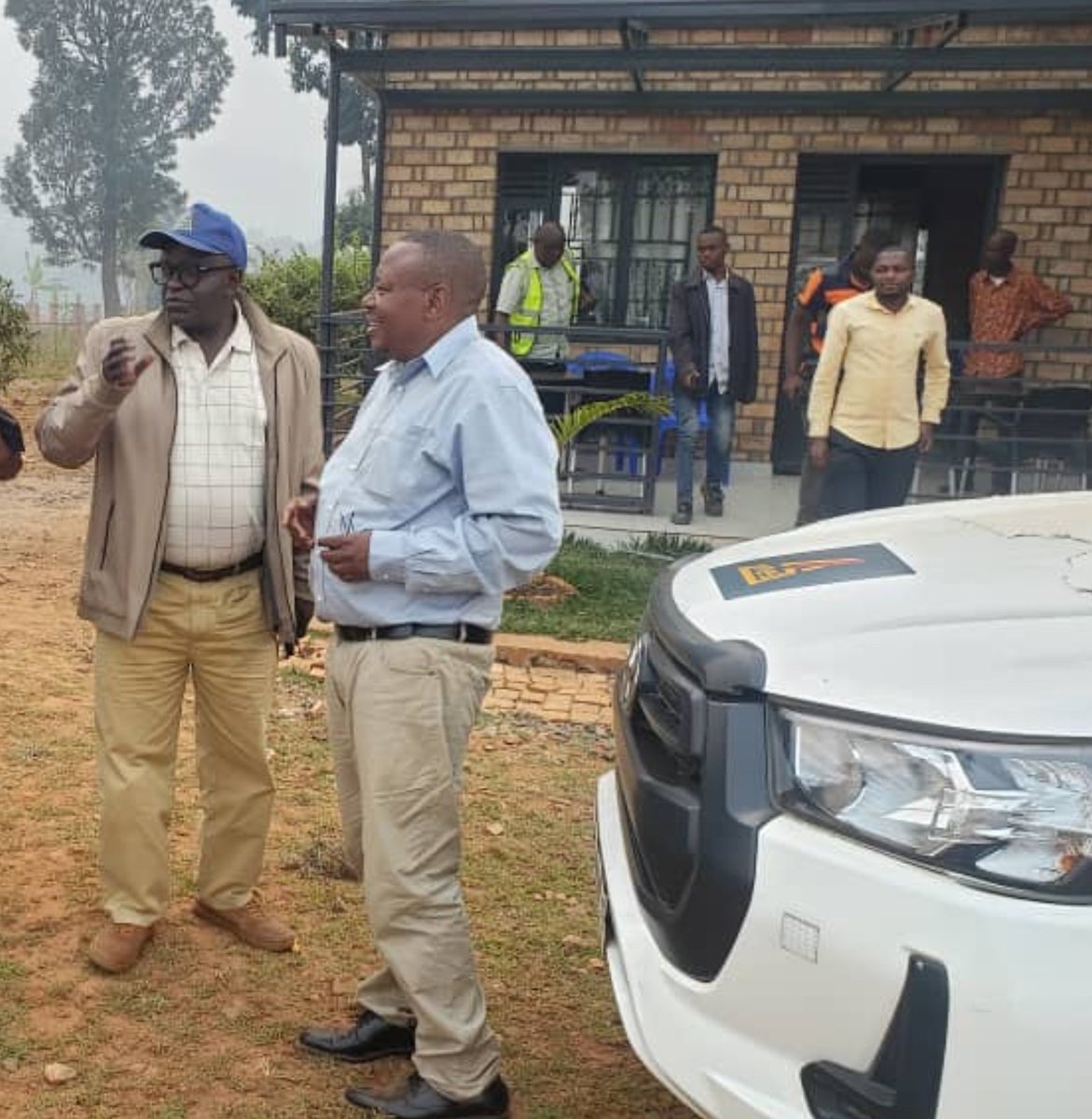 Que la lumière soit!
Mon plaidoyer  a réussi pour l'électrification de la Cité et le Stade de Bukavu à  Nyantende. 
Transfo 300 Kva, la première ampoule y a été allumée ce jour par la SNEL. 
Gratitude au DG Fabrice LUSINDE!
Électricité,  facteur de développement !
