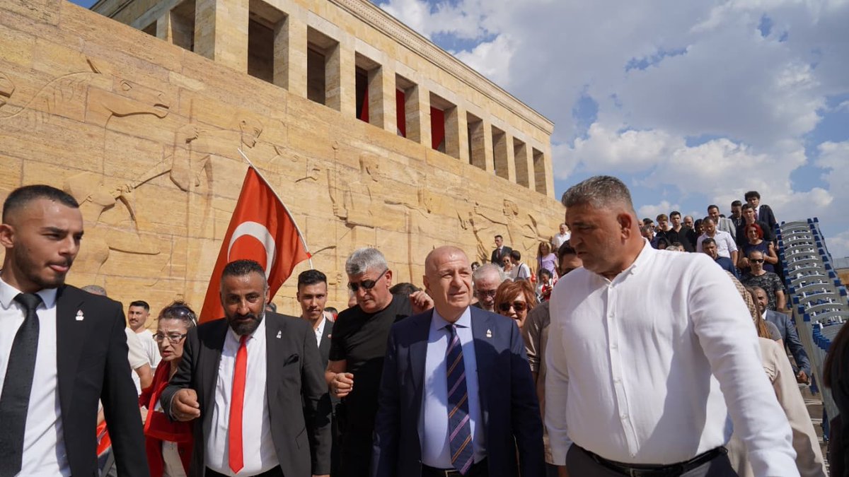 ZP6bolge's tweet photo. Genel Başkanımız Prof. Dr. Ümit Özdağ, Divan Kurulu, Kurucular Kurulu ve Genel İdare Kurulu ile 6. Bölge Teşkilat Başkanımız Haşim Günkaya, 30 Ağustos Zafer Bayramı kapsamında Anıtkabir'e ziyarette bulundular.
@umitozdag 
@Alidincercolak 
@GunkayaHasim https://t.co/lX8brmoOhL