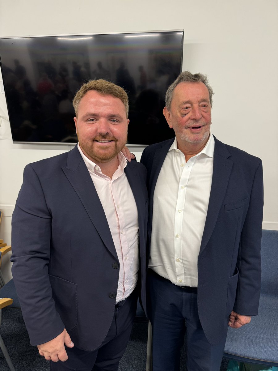 Wonderful night in <a href="/AmberValleyLab/">Amber Valley Labour</a> with the amazing <a href="/LFarnz/">Linsey Farnsworth MP🌹</a> hearing about her first weeks in parliament and the change that will be made. <a href="/LordBlunkett/">David Blunkett</a> spoke of hope and optimism for the country. For me, his work proves all children are better off under a Labour government 🌹