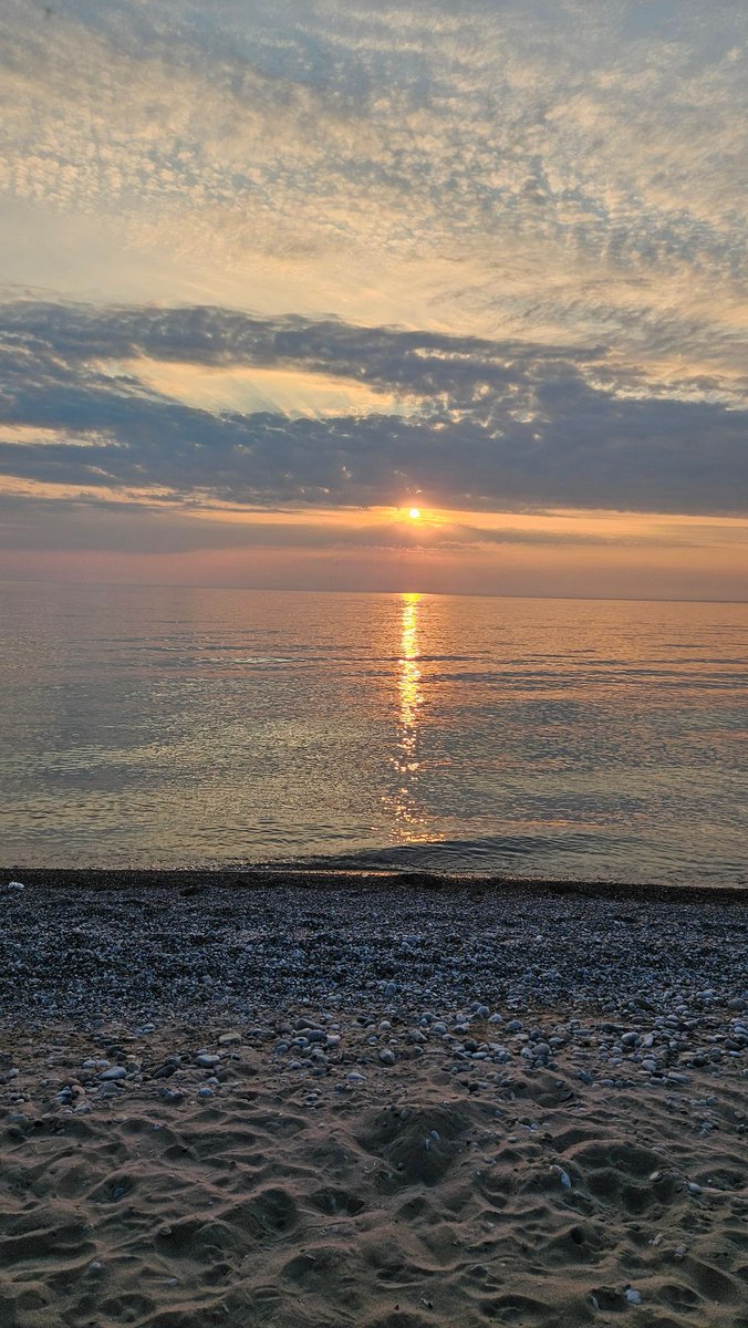 The post-summer blues are settling in. But, one more long weekend. And I'm swapping beach days for Detroit city sidewalks and magnificent architecture. #travelwriter #freelancewriter #lovesummer