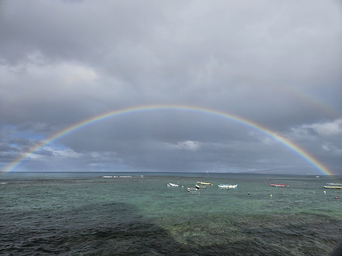 ShilohSwanson's tweet photo. Good morning Honolulu. 
#rainbow https://t.co/2QAB1aZ9r3