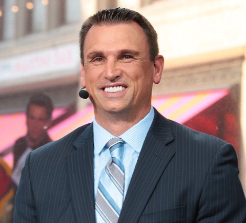 TheDunkCentral's tweet photo. ABC/ESPN has Grant Hill, Richard Jefferson, Tim Legler, and Jay Bilas as top candidates to join Mike Breen and Doris Burke on its lead NBA Finals team, per @AndrewMarchand https://t.co/YqNH1XtIjF