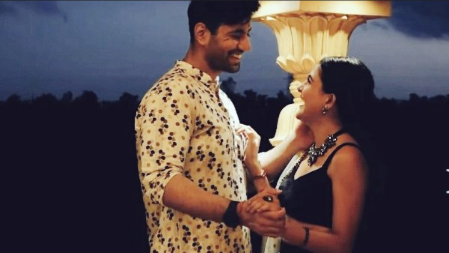 ShaziaB35788630's tweet photo. Na jaane kyun aaj bhi mera dil in par fida hai ♥️💞✨

#ShauryaAurAnokhiKiKahani #KaranvirSharma #DebattamaSaha #ShaKhi #DeVir #DeVirVibesOnly https://t.co/6LHxWrd9V0