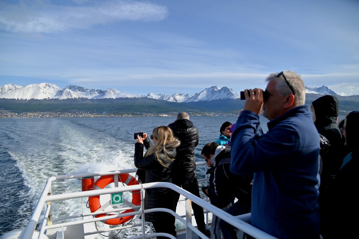 TurismoTDF's tweet photo. Aves, lobos marinos, el faro Les Eclaireurs y el archipiélago austral rodeado de majestuosas montañas: navegar por el Canal Beagle es una experiencia imperdible.
https://t.co/EyLQnoAMvS
Te invitamos a que seas #FanDelInvierno del Fin del Mundo
🚵⛷️🎿⛸️☃️🛷🏂🌨️ https://t.co/x0B83xRPra