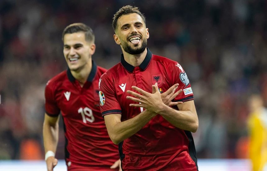 Nedim Bajrami has "forced" Sassuolo to accept the €4M transfer bid submitted from Rangers in recent hours due to his desire to play for a historic club and play in Europe this season. He is on his way to Glasgow Rangers and will sign a multi-year contract. 

(Forzassasuoloitaly)