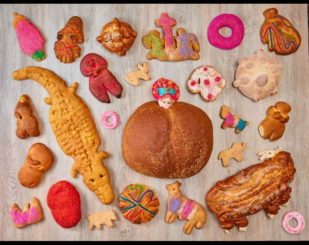 El pan de muerto "mexicano"// La variedad de pan de muerto que hay en el territorio.

Nunca olviden que los discursos nacionalistas homogeinizan y borran la diversidad.