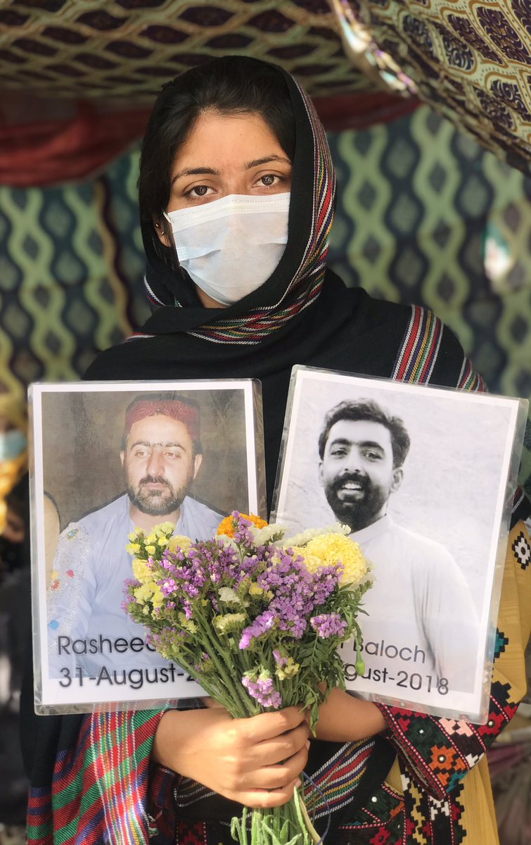 تاریخ میں بلوچوں کے کردار یوں بیاں ہونگے
۔
" انہوں نے اتنی جدو جہد کی کہ لاپتہ ہونے کے قابل ہوگئے، انکا معیار یہاں تک پہنچ گیا کہ انکا آ زاد رہنا کسی کے لیے خطرہ بن گیا"
#ReleaseAisfAndRasheed