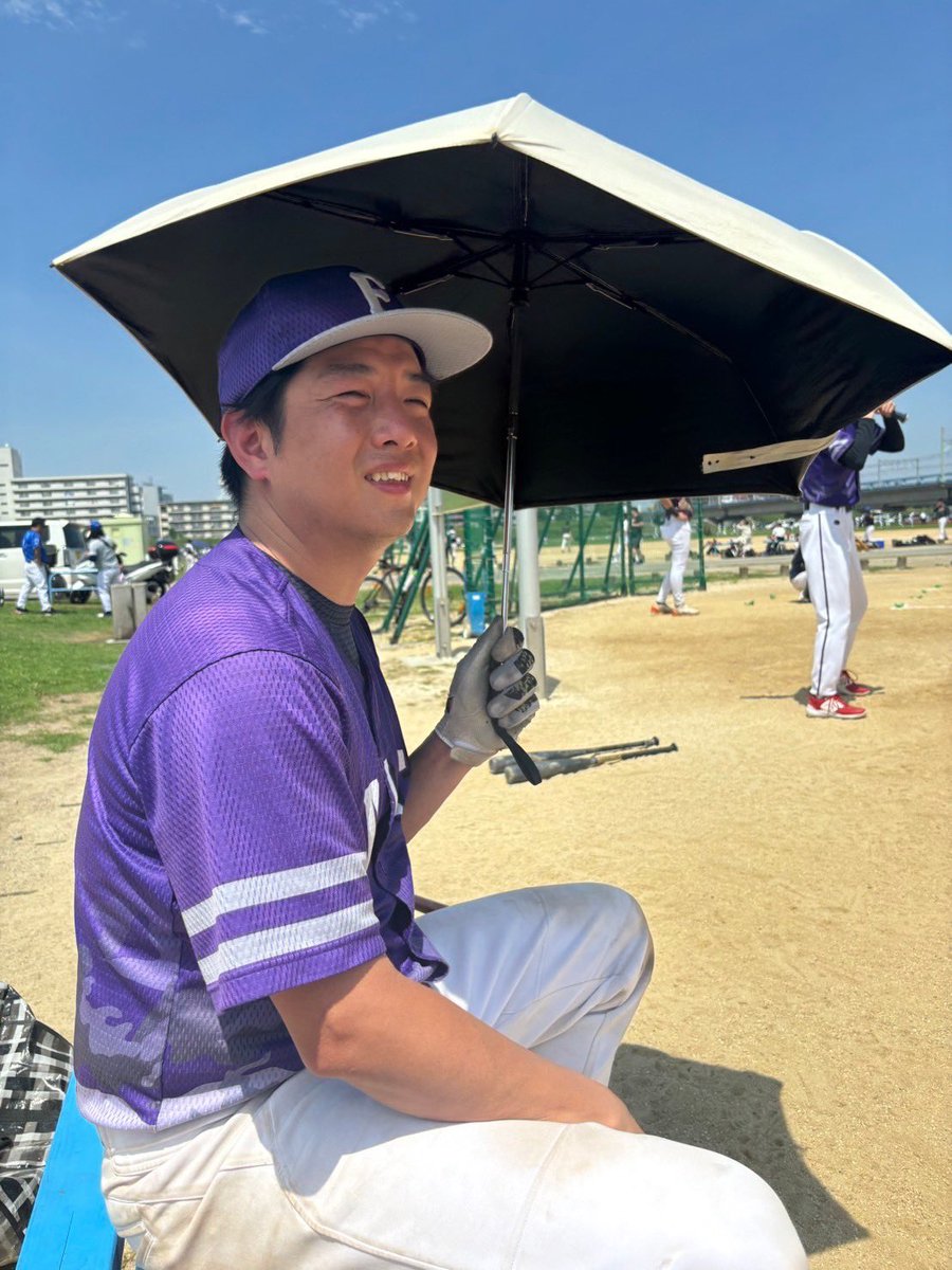 暑い8月もまもなく終わり
少し寂しくもありますね

例年以上に熱中症対策に力をいれて今月は3試合も明るく元気にできました

私たちも主力がアラフォーバルス世代になりましたが、まだまだ草野球を楽しみます

みなさま熱い暑い夏の草野球、お疲れさまでした！