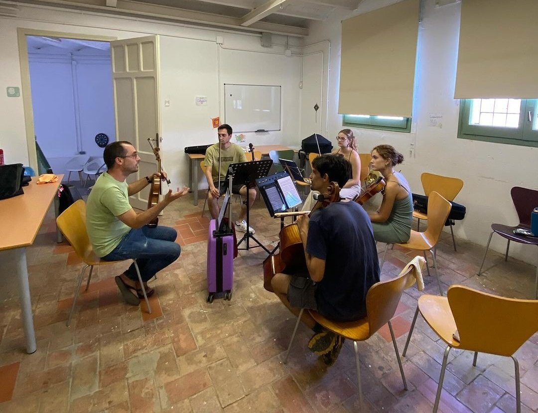 Martí Rossell Pelfort (@martirospel) on Twitter photo Formar joves en les arts escèniques i la música, fer comunitat i reivindicar espais de la ciutat per la cultura. El final de les vacances a Igualada és millor gràcies a la feinada de <a href="/lollaexpressa/">L'Olla Expressa</a> i l'<a href="/encambra_t/">Encambra't</a>. Formar joves en les arts escèniques i la música, fer comunitat i reivindicar espais de la ciutat per la cultura. El final de les vacances a Igualada és millor gràcies a la feinada de <a href="/lollaexpressa/">L'Olla Expressa</a> i l'<a href="/encambra_t/">Encambra't</a>.