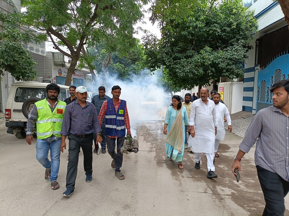 AFalaknuma's tweet photo. Hon'ble MLA Bahadurpura MD Mubeen sir and Deputy Commissioner madam,Amoh ,AE-UMS Inspection Fogging activities BNK colony Ramnaspura Division Circle 10 Falaknuma https://t.co/So3mFssoep