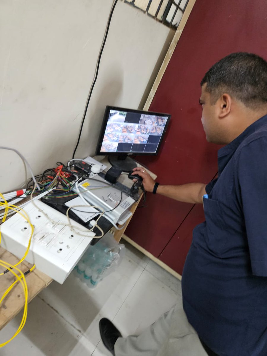 dmgbnagar's tweet image. उत्तर प्रदेश पुलिस आरक्षी परीक्षा-2023 के दौरान आज भवानी शंकर इंटर कॉलेज, सदर सराय सेक्टर 46 नोएडा में पहुंच कर प्रथम पाली की परीक्षा का जायजा लिया। सभी परीक्षा केंद्रों पर शांतिपूर्ण तरीके से आयोजित हो रही है परीक्षा एवं सभी सुरक्षा व्यवस्थाएं सुदृढ़ है। @CMOfficeUP @UPGovt