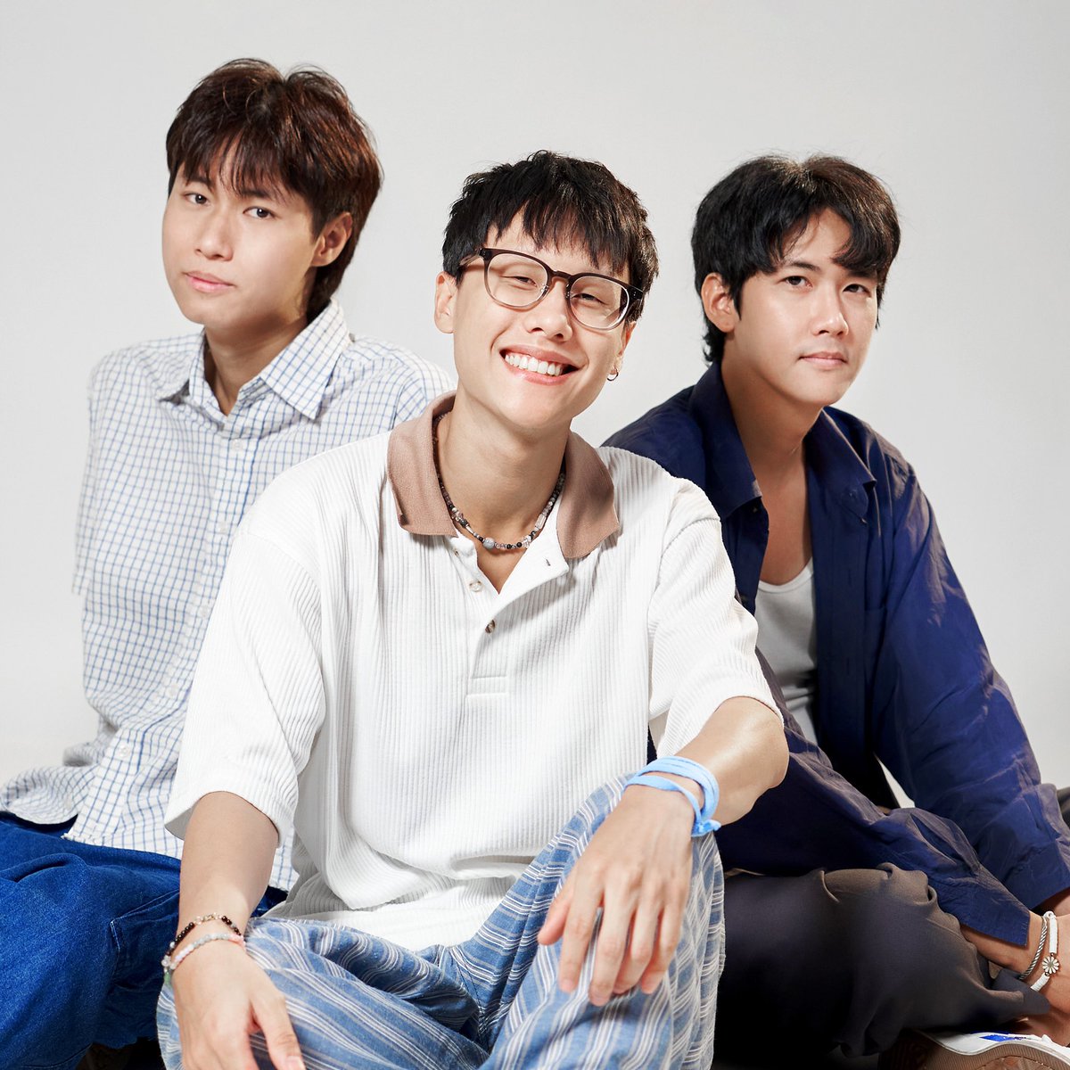 Blackcatupdate's tweet image. “Olin MattiBlue” วงดนตรี Vibe ดี ปล่อยซิงเกิลแรก “Ten Thousand Miles”
เปิดตัวในฐานะศิลปินสังกัด Sony Music Thailand

￼ #OlinMattiBlue #TenThousandMiles #SonyMusicThailand #SonyMusicThaiArtists

วงดนตรีอินดี้ป็อป Vibe ดี “Olin MattiBlue” (โอลิน แมตตี้บลู) ประกอบด้วย อิ๊น-อินท์