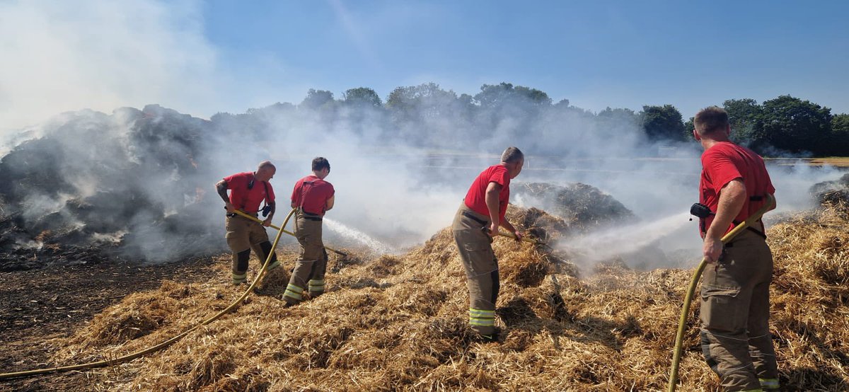 LBofHavering's tweet photo. There is an increased risk of grass fires and wildfires this weekend.

Help reduce the risks:

 - Don't dispose of BBQs in parks or open spaces
 - Don't BBQs on a balcony 
 - Never leave a BBQ unattended 
 - Keep a BBQ well away from things like fences, sheds and trees https://t.co/wupq2j1L3R