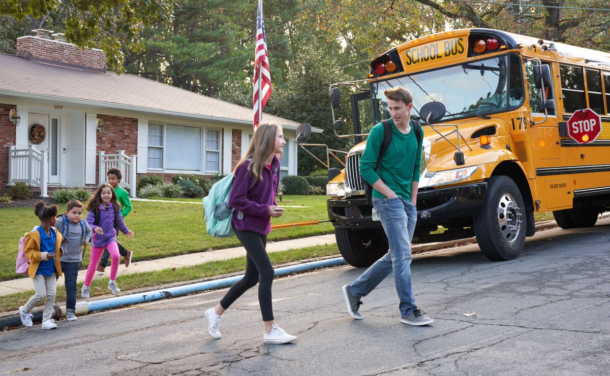 MnDPS_DPS's tweet photo. As classes start up again for the fall, our Office of Traffic Safety is urging you to take extra care, watching out for students and school buses who are sharing Minnesota’s roads. Learn more in our #DPSBlog #BackToSchool #DriveSmartMN
https://t.co/r07cFiTerD https://t.co/Sw0L1QXcMy