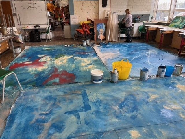 RWCMD's tweet photo. Ever seen something that makes your heart stop? Our #RWCMDDesign grads are doing just that with their murals, backdrops and life-like props in the @netflix series 'Heartstopper'.

Find out how we train industry-ready #ScenicArts graduates in our blog👉https://t.co/A8xA4KDdSA https://t.co/z8boXe0vk7
