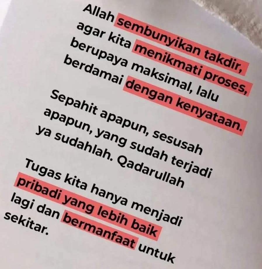 Segala sesuatu berjalan menurut takdir Allah,

Apa yang telah ditakdirkan untukmu maka dia akan datang meskipun engkau lemah,

Dan apa yang ditakdirkan untuk selainmu,

Maka engkau takkan bisa meraihnya dengan kekuatanmu.