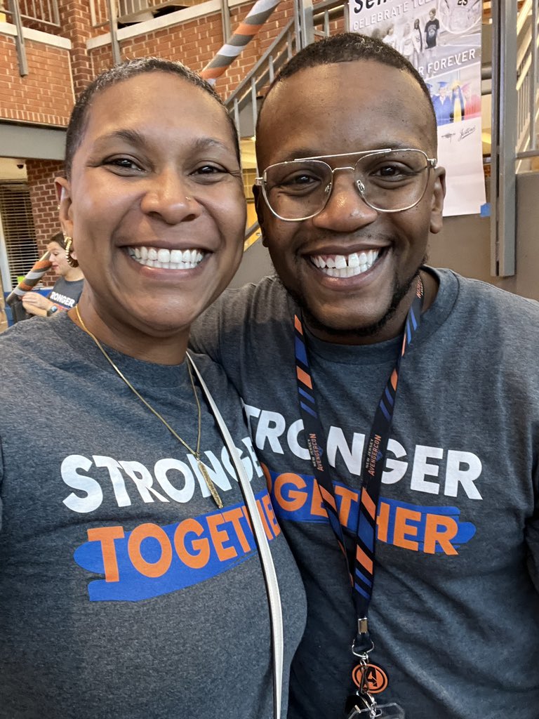 MESHoneyBees's tweet image. Sometimes you get to work with people you always dreamed you would! #ConnectedLearning brought us together but Clayton made us colleagues @Neuro_d_Teacher #ClaytonExperience