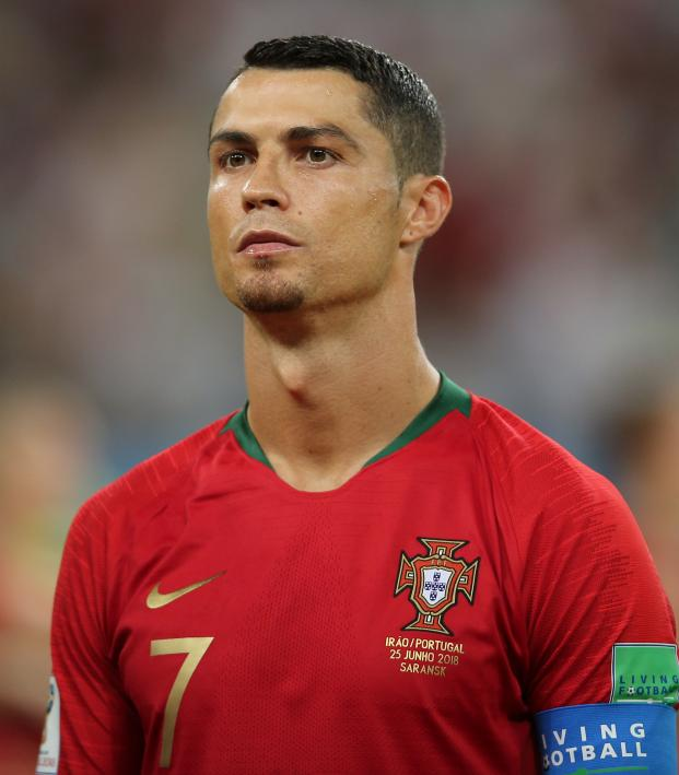 bpthaber's tweet photo. Cristiano Ronaldo: "Baskı mı? Benim üzerimde baskı yok.

Baskı savaşın ortasında kalan çocuklarda. Yemekleri yok. Geceleri üzerlerine bombalar yağıyor." https://t.co/jS8gWVf9ei