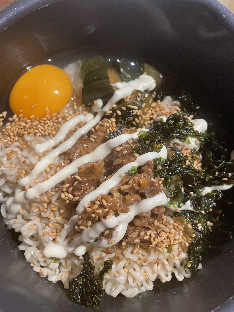 asamikooo's tweet photo. 只今晩ご飯！納豆ラーメン
（私考案w）
みんなが新人さん対応してくれて、とても助かる！
今までその大変な役目をしてくれた番犬部さんには無理をさせてしまっていたかも。ごめんね。みんなで楽しく SOKOしたいな🩷#SOKO  #SOKO_ARMY https://t.co/bvPN6q9ift