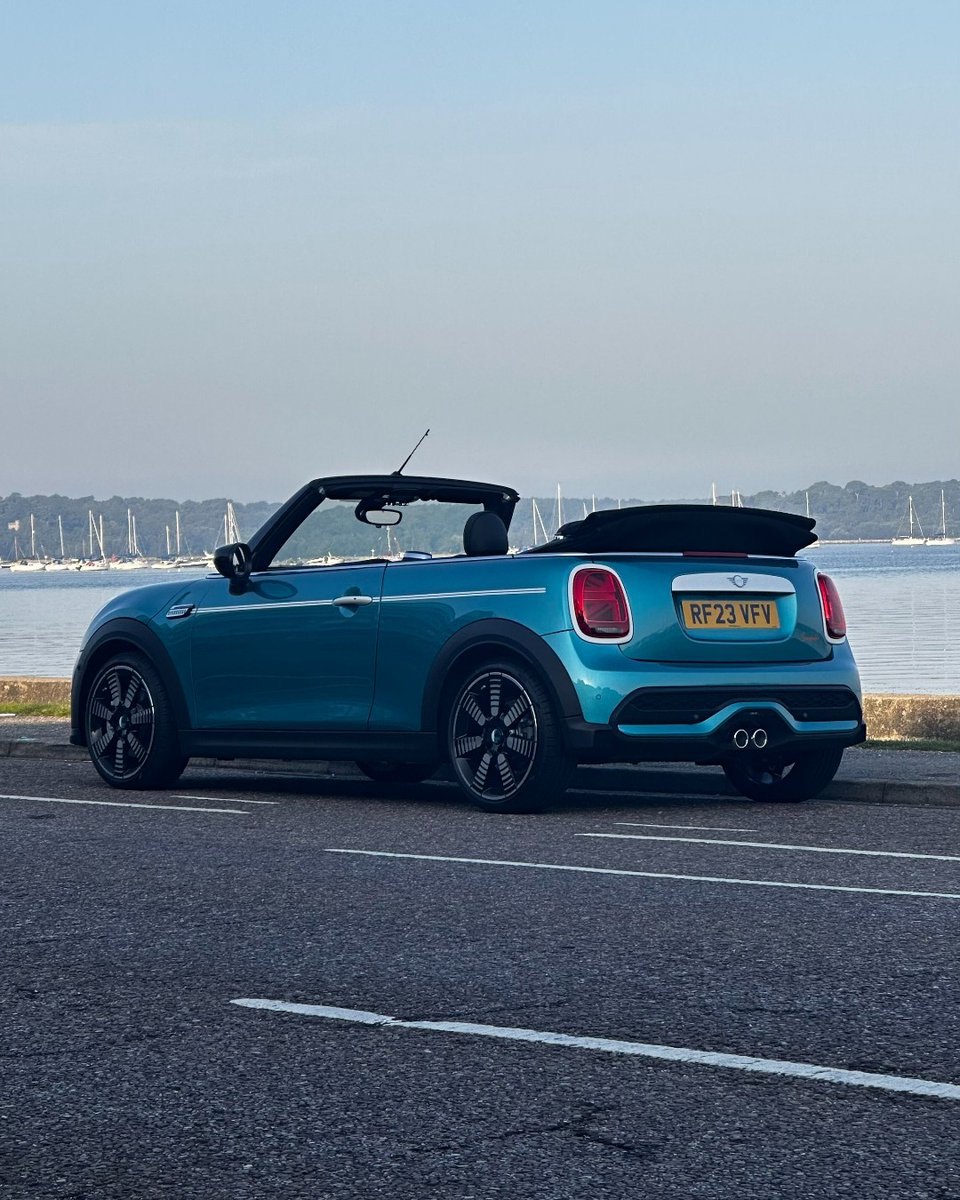 group1autouk's tweet image. Oh! I do like to be beside the seaside!
I do like to be beside the sea! 🎶

There's no better car to head to the #Beach in than this #MINIConvertible Seaside Edition 🌊

Which UK coastal resort is your favourite to visit?

#NationalBeachDay