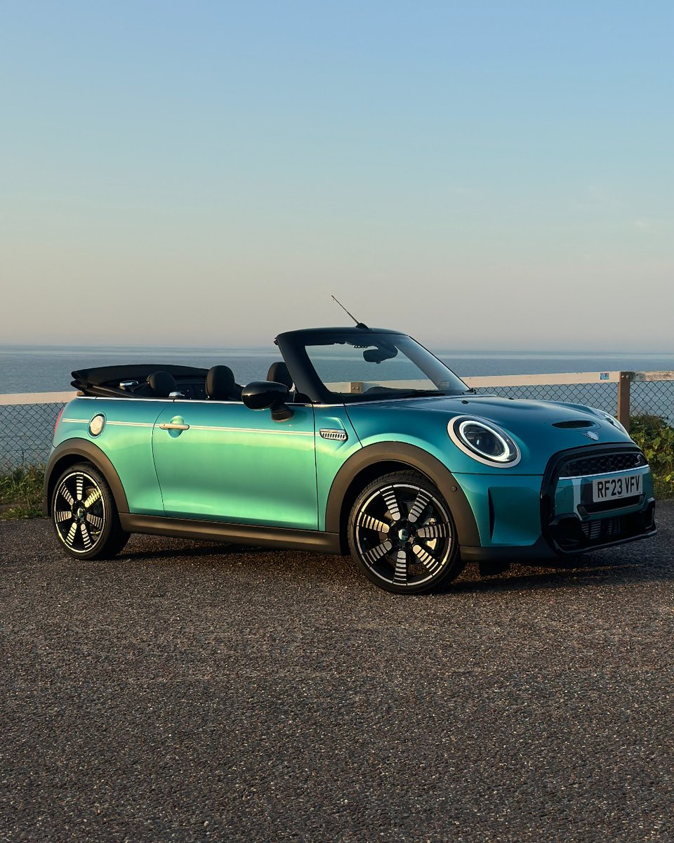 group1autouk's tweet image. Oh! I do like to be beside the seaside!
I do like to be beside the sea! 🎶

There's no better car to head to the #Beach in than this #MINIConvertible Seaside Edition 🌊

Which UK coastal resort is your favourite to visit?

#NationalBeachDay