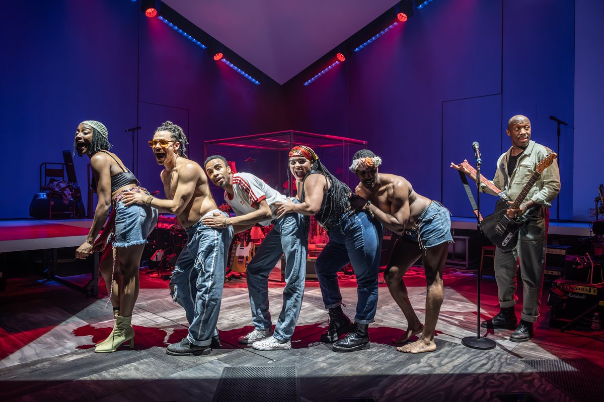 Young Vic (@youngvictheatre) on Twitter photo 
