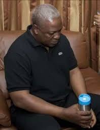 osagyefonana22's tweet photo. #Drunkmanimahama mismanaged the economy, loot and share Prophet, total joke.
#24HrScam https://t.co/yHhFYbTsIy